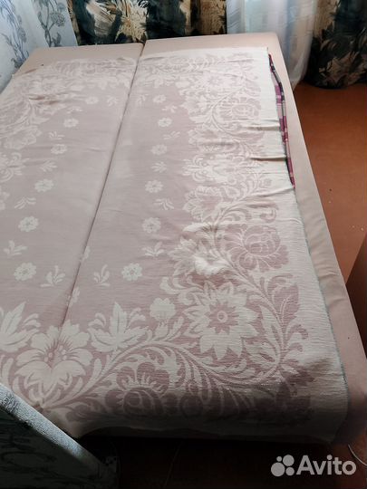 Рулон обоев белых