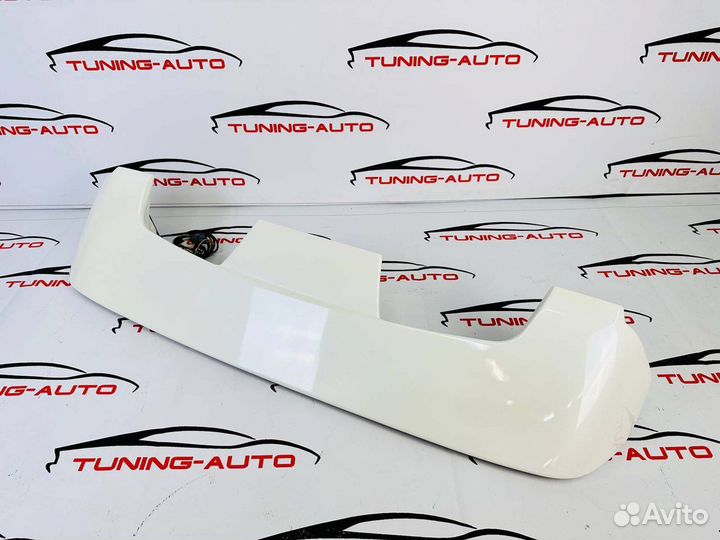 Спойлер на верх Toyota Land Cruiser 200 LED F7678