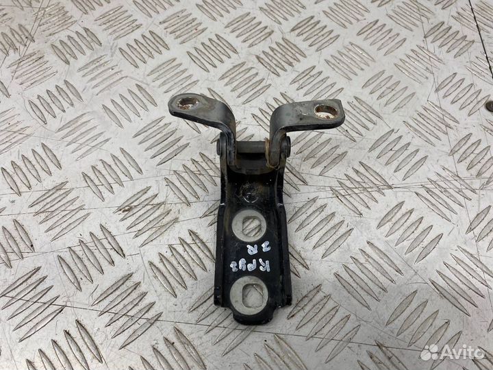 Б/У петля двери задний правый Chevrolet Cruze J300