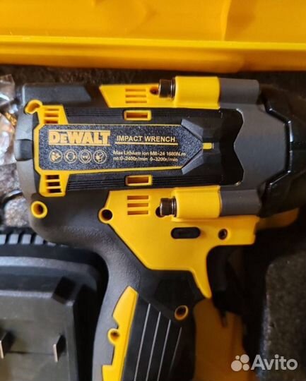 Аккумуляторный гайковерт DeWalt 800 Нм (Арт.46141)