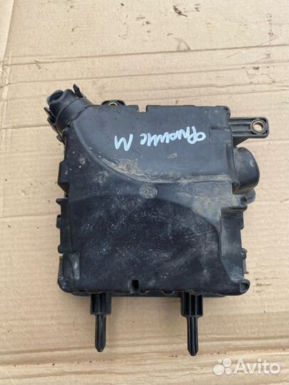 Корпус блока предохранителей Renault Fluence 1.6