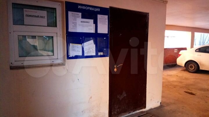 Машиноместо, > 30 м²