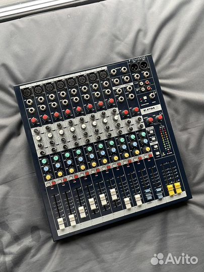 Микшерный пульт Soundcraft EPM8