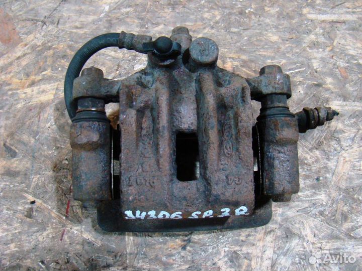 KIA Sportage 2 Суппорт тормозной задний правый