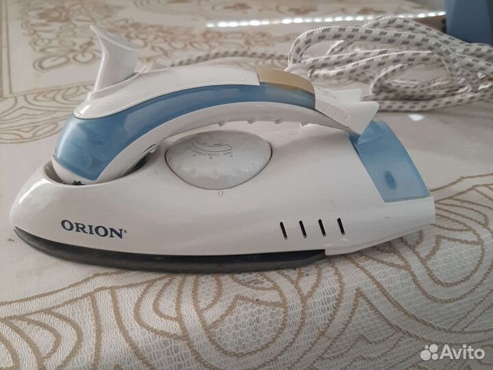 Маленький дорожный утюжок