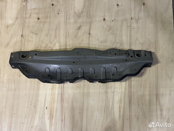 Верхняя панель радиатора Lexus RX450h