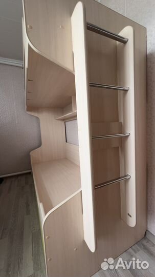 Кровать двухьярусная