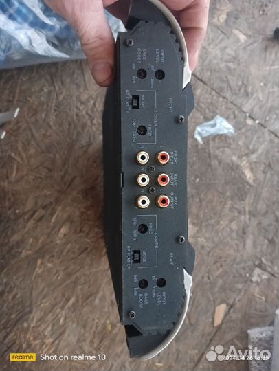 Автомобильный сабвуфер и усилитель