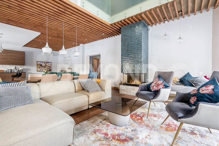 Дом 298 м² на участке 33 сот.