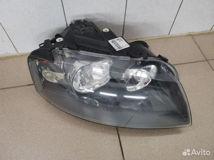 Фара правая оригинал Audi A3 8P 2004-2009