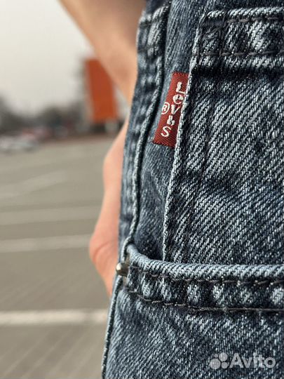 Джинсы бананы levis