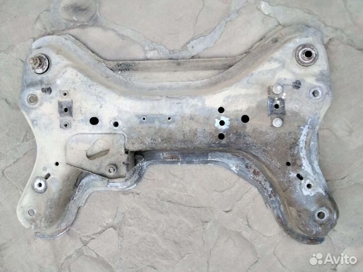 Подрамник Renault Trafic