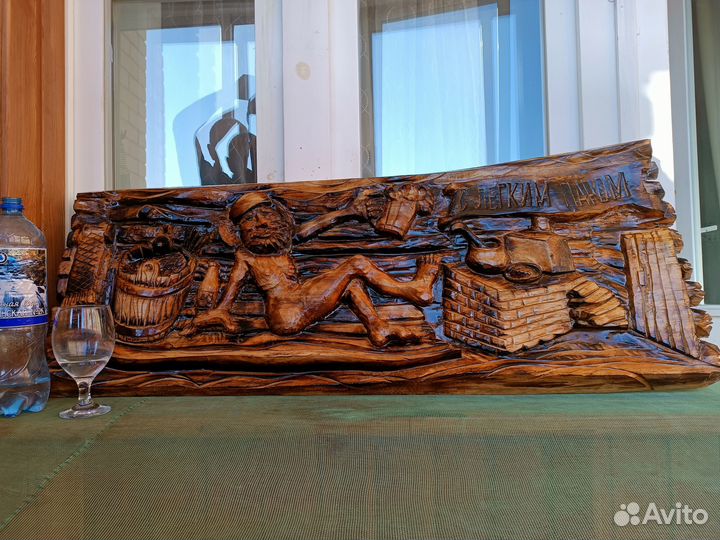 Резное панно из дерева