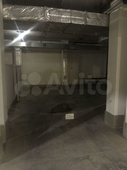 Машиноместо, > 30 м²