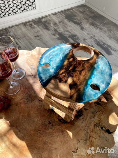 Винный столик из карагача и полимера