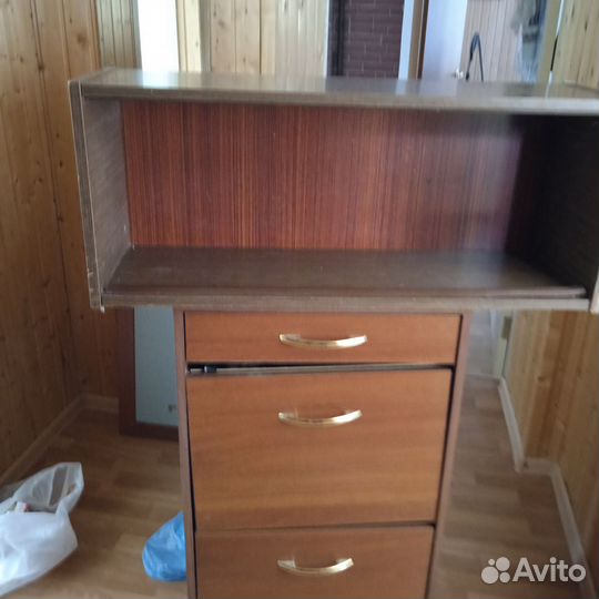 Книжные полки навесные