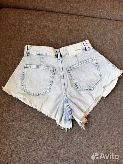 Женские джинсовые шорты 42 Bershka короткие