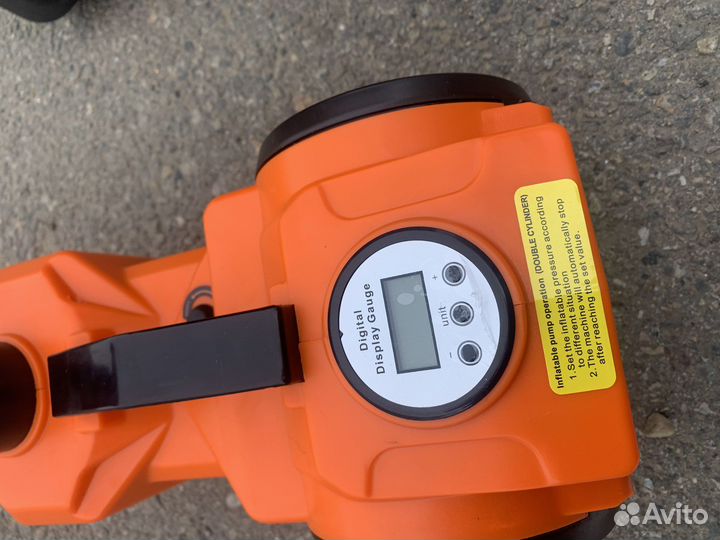 Набор автомобилиста 3 в 1 домкрат компрессор гайко