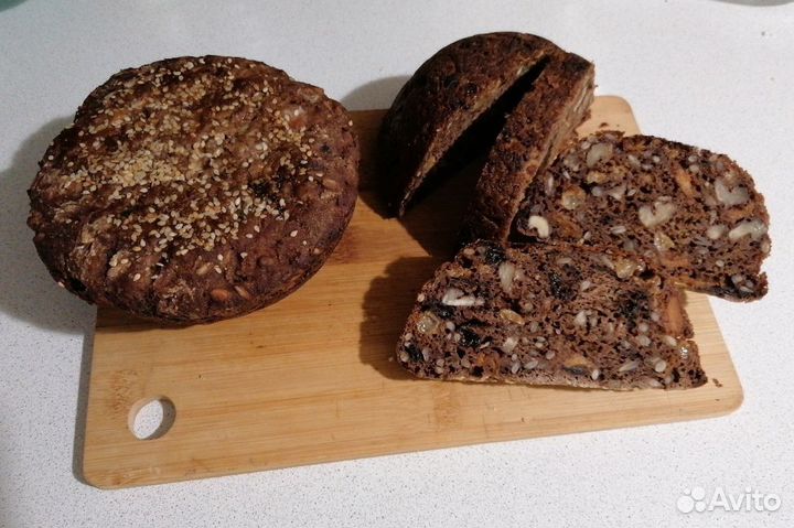 Хлеб на закваске праздничный с орехами и