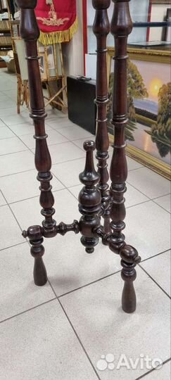 Антикварная подставка под цветы/фигуру