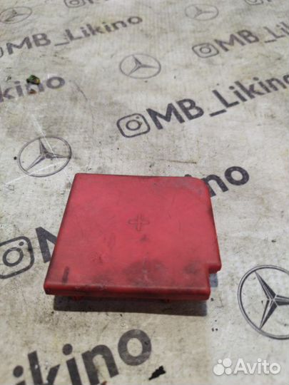 Крышка плюсовой клеммы Mercedes E-Class W212