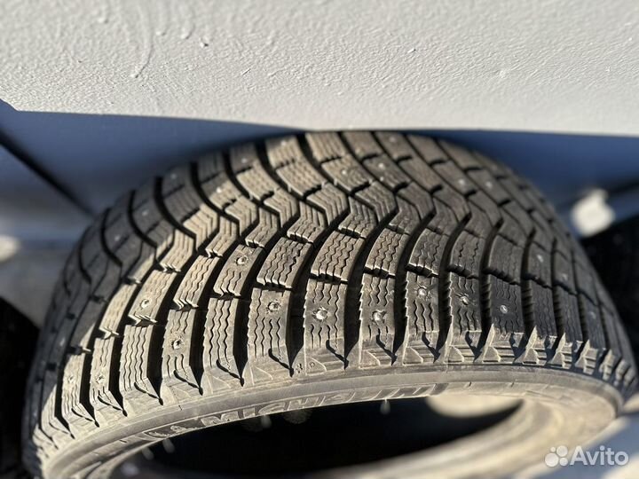 Michelin X-Ice North 215/50 R17