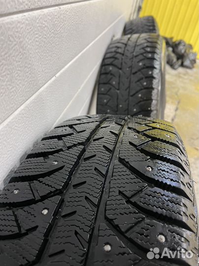 Bridgestone Ice Cruiser 7000S 235/65 R17