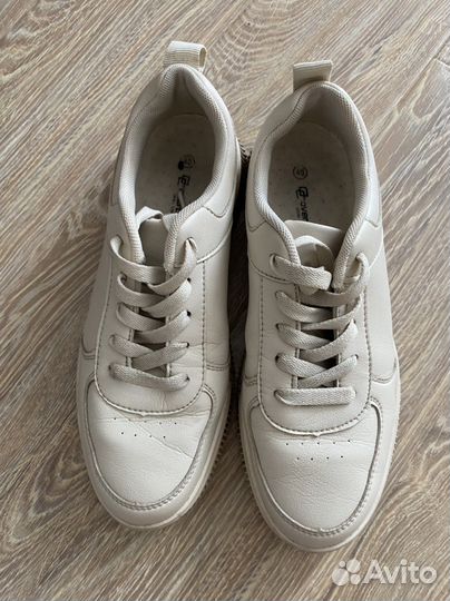 Удобные кроссовки р.38-39