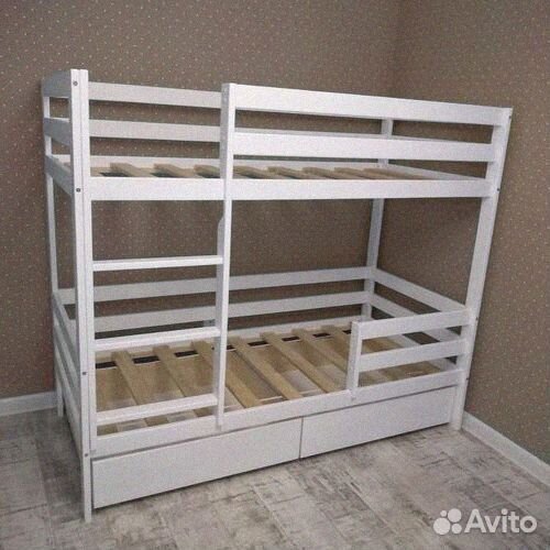 Кровать из натурального дерева двухъярусная 