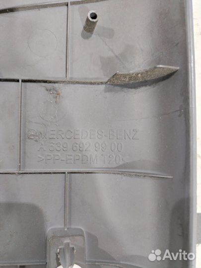 Обшивка салона правая Mercedes Vito W639 2.1D 2007