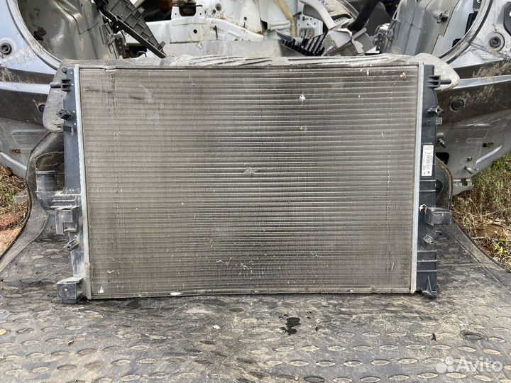 Радиатор охлаждения Renault Logan Largus