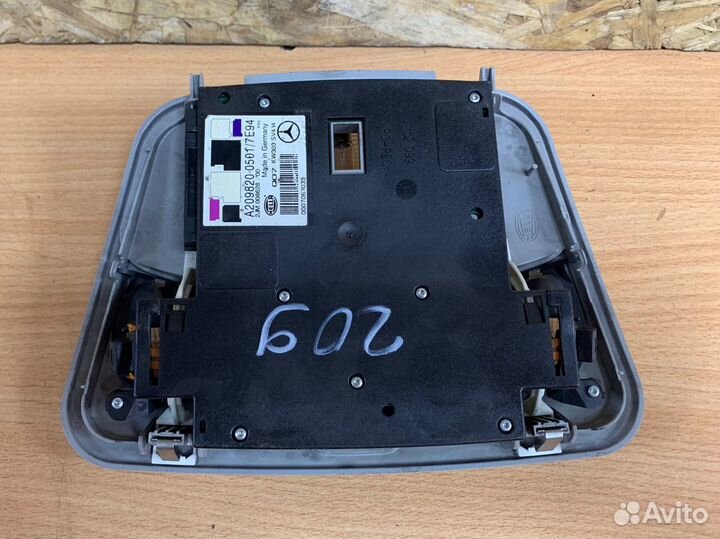 Плафон освещения салона Mercedes w209