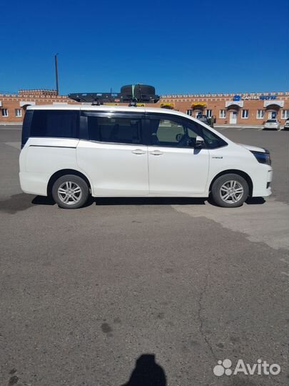 Toyota Voxy 1.8 CVT, 2015, 205 000 км