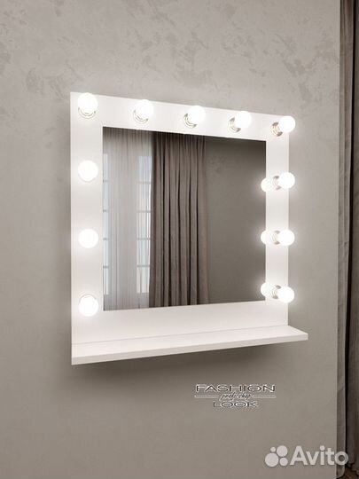 Зеркало навесное с полкой