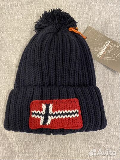 Шапка napapijri с помпоном