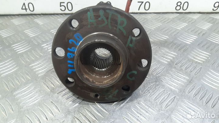 Б/У Ступица передняя GM