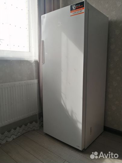 Новая морозильная камера NO frost фирмы indesit