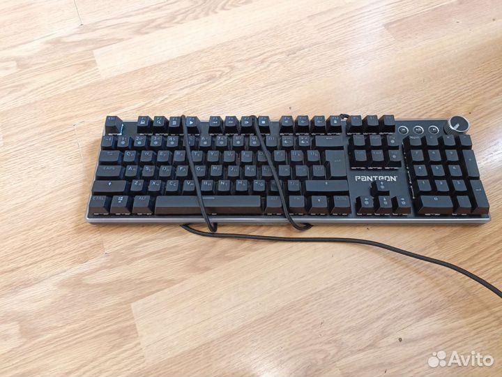 Игровая клавиатура panteon t9+коврик в подарок