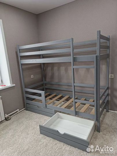 Двухъярусная кровать, массив сосны, цвета на выбор