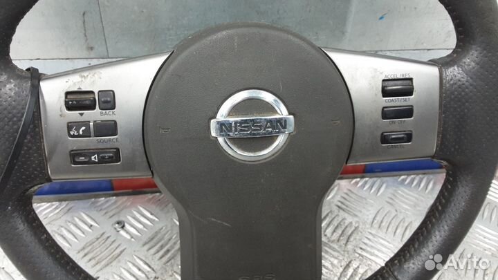 Руль на Nissan Navara D40