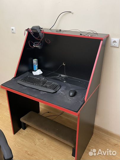 Компьютерный стол