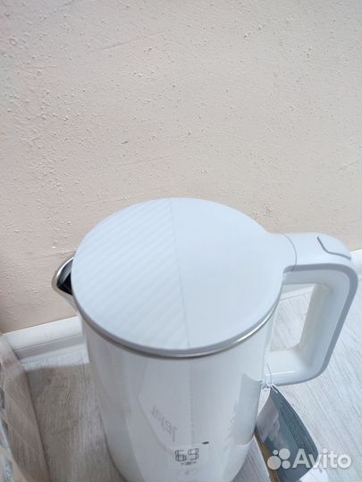 Электрический чайник Tefal Sense KO693110