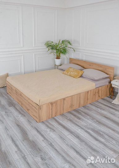 Кровать 1,5 спальная с мягким изголовьем