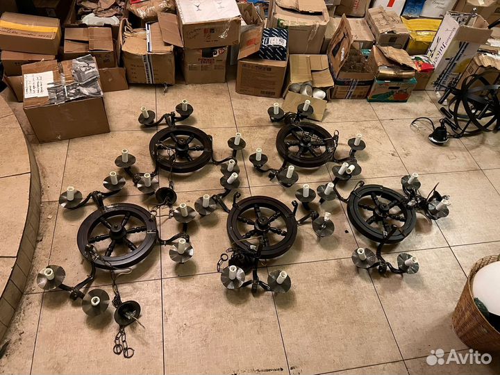 Люстры и светильники