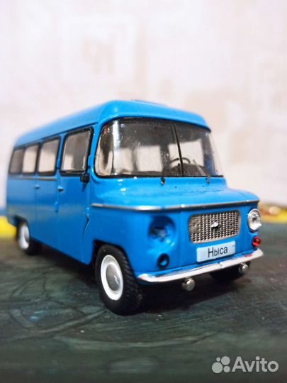 Коллекционная модель автомобиля ныса