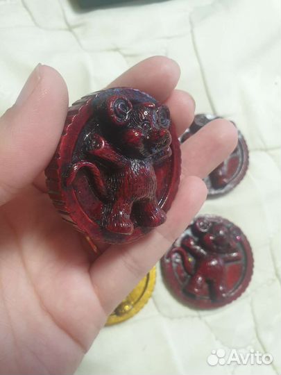 Мышь на монетке