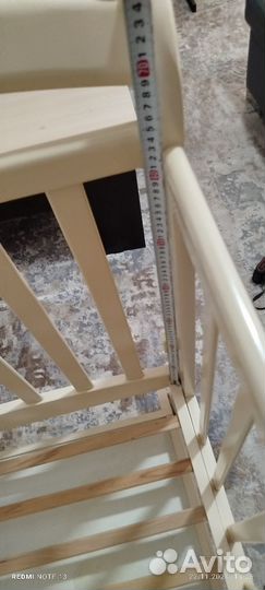 Детская кроватка с маятником