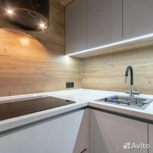 Современный угловой кухонный гарнитур