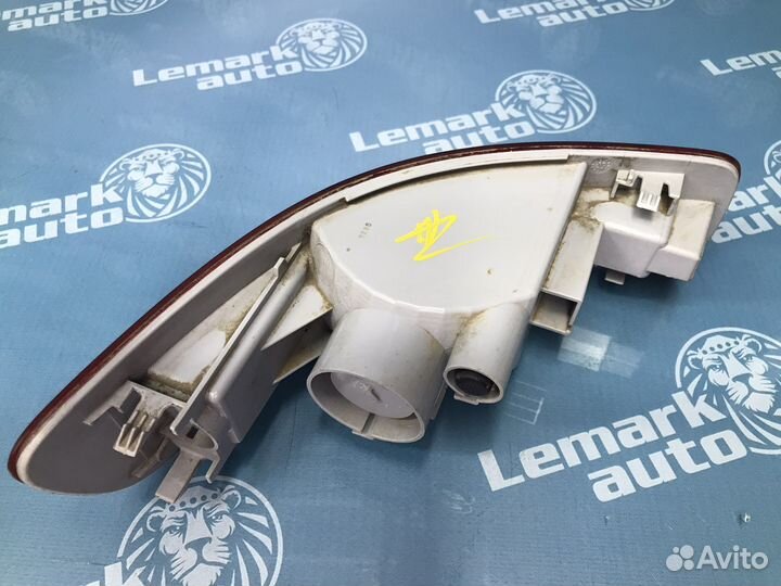 Фонарь задний в бампер правый Mitsubishi Outlander