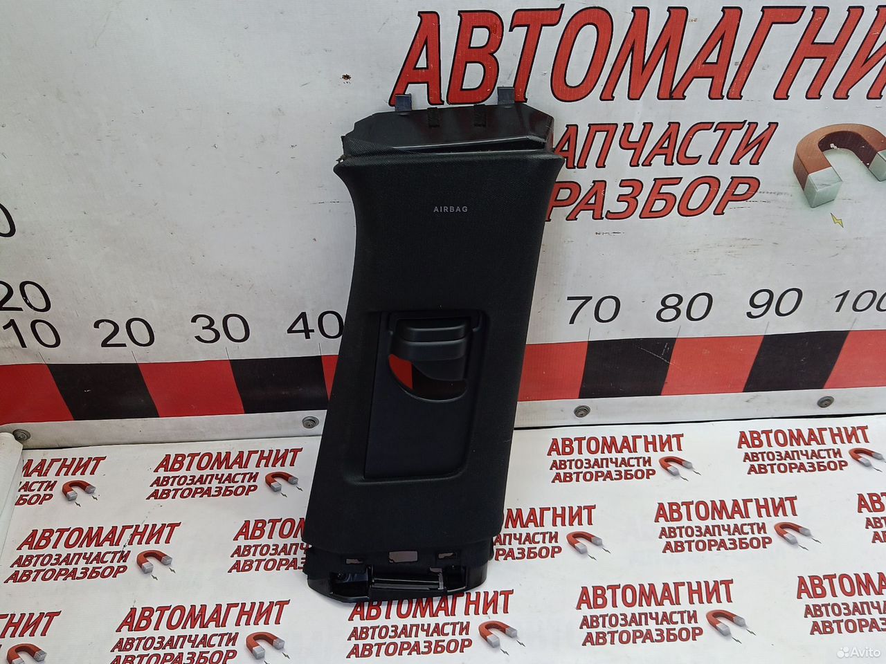 Обшивка центральной стойки правая Lixiang L9